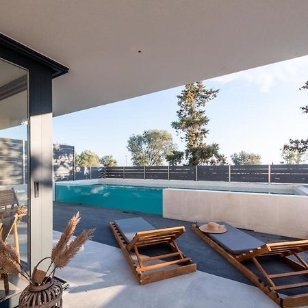 Serene Seafront Villas ネア・イラクリア エクステリア 写真