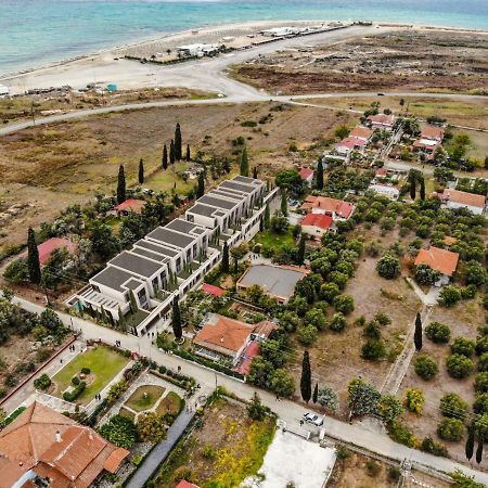Serene Seafront Villas ネア・イラクリア エクステリア 写真