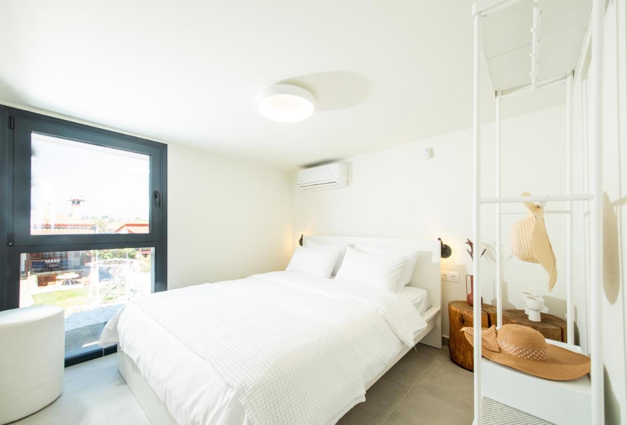 Serene Seafront Villas ネア・イラクリア エクステリア 写真