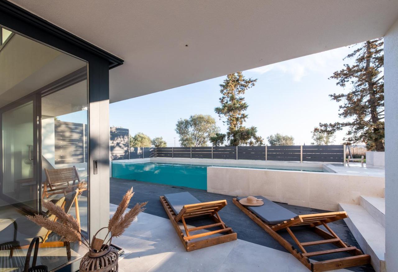 Serene Seafront Villas ネア・イラクリア エクステリア 写真